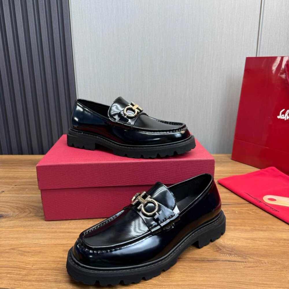 Salvatove Ferragamo Shose